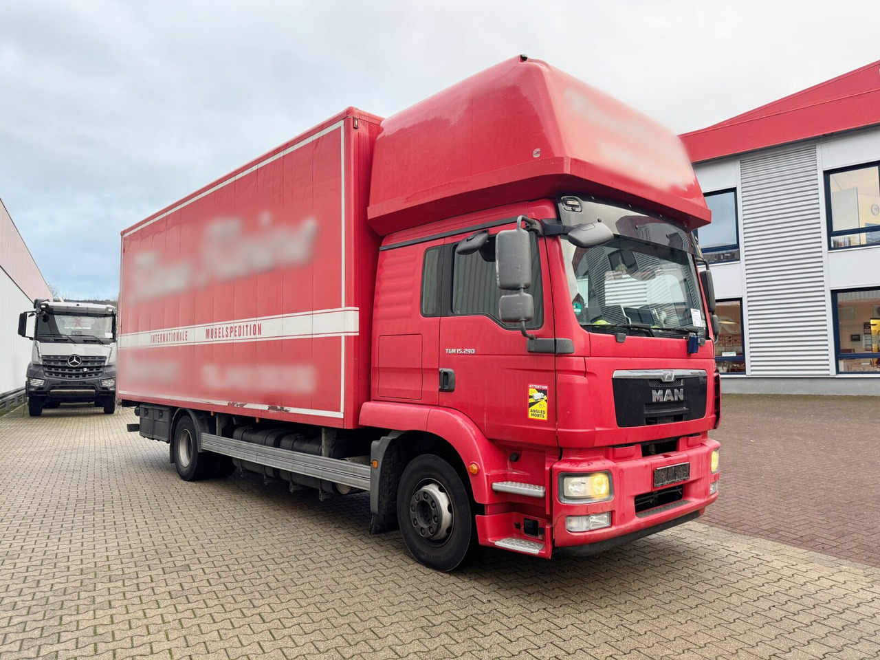 Box truck MAN TGM 15.290 4x2 LL TGM 15.290 4x2 LL, Topsleeper, LBW MBB, Möbelkoffer: picture 9 Box truck MAN TGM 15.290 4x2 LL TGM 15.290 4x2 LL, Topsleeper, LBW MBB, Möbelkoffer: picture 9