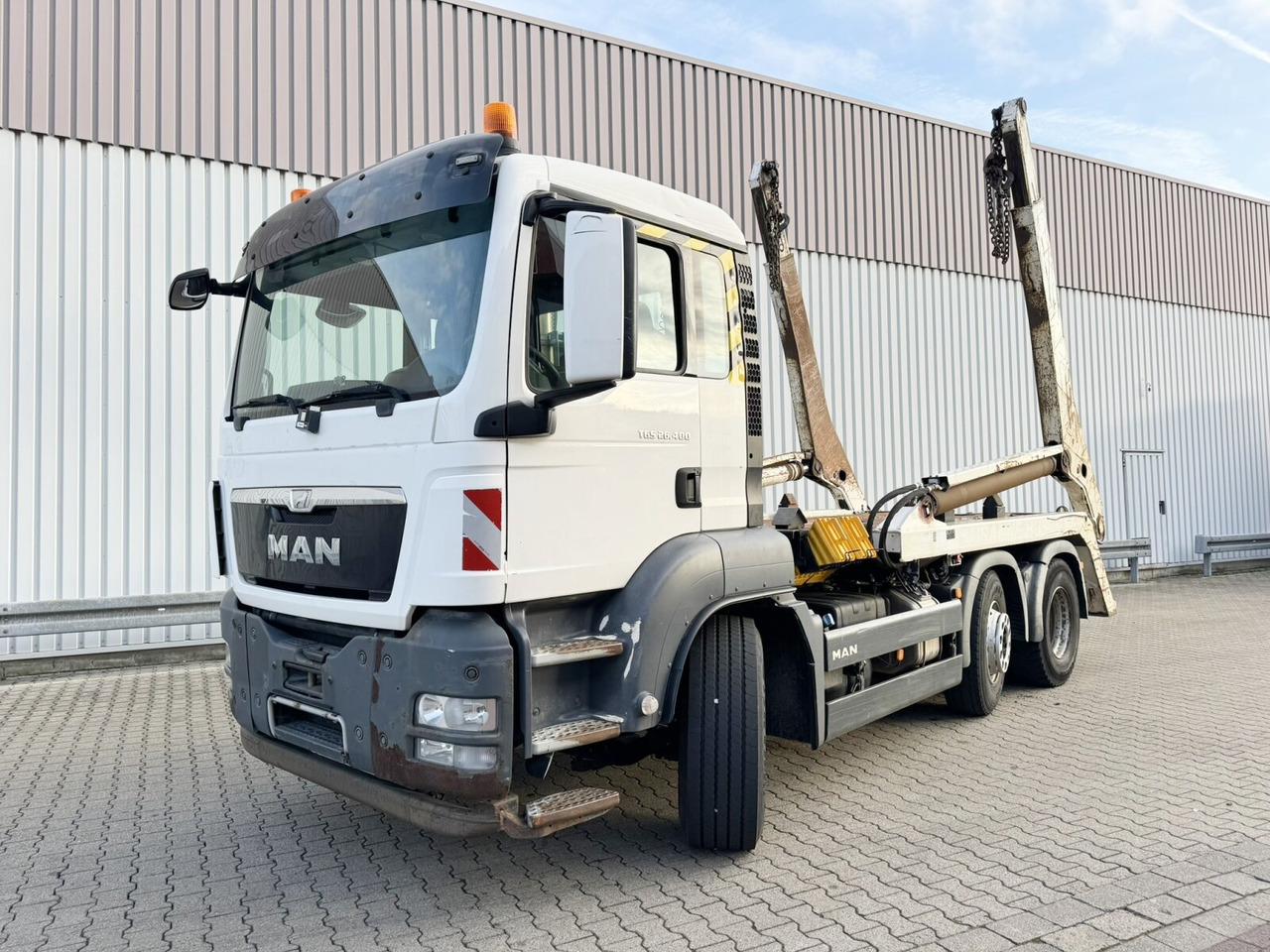 MAN TGS 26.400 6x2/4 BL TGS 26.400 6x2/4 BL mit Vorlauflenk-/liftachse, Multilift - Skip loader truck: picture 1 MAN TGS 26.400 6x2/4 BL TGS 26.400 6x2/4 BL mit Vorlauflenk-/liftachse, Multilift - Skip loader truck: picture 1