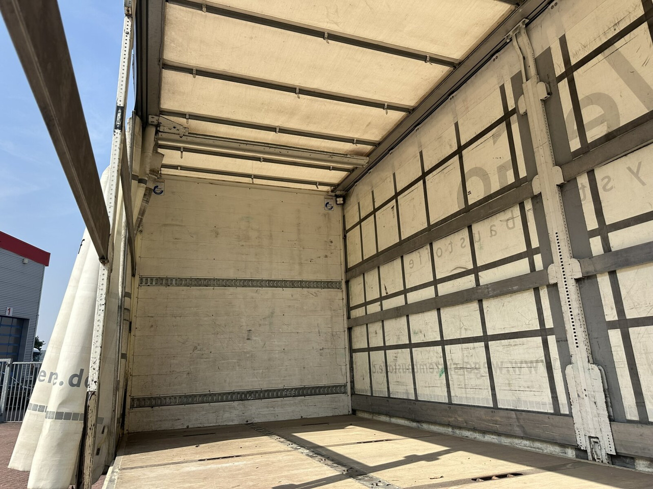 MAN TGS 26.400 6x2-4 LL TGS 26.400 6x2-4 LL, Lenk-/Lift, Edscha, Heckkran Palfinger PK23002-C + Jib PJ060A, Funk - Curtain side truck, Crane truck: picture 5 MAN TGS 26.400 6x2-4 LL TGS 26.400 6x2-4 LL, Lenk-/Lift, Edscha, Heckkran Palfinger PK23002-C + Jib PJ060A, Funk - Curtain side truck, Crane truck: picture 5