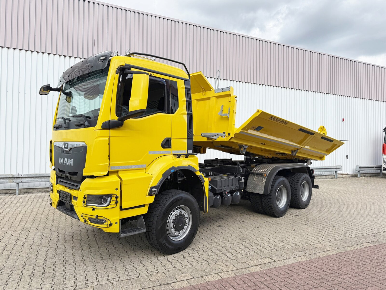 MAN TGS 26.470 6x6 BB TGS 26.470 6x6 BB, Hohe Bauart, Navi, Motorabtrieb, Bordmatik - Tipper: picture 1 MAN TGS 26.470 6x6 BB TGS 26.470 6x6 BB, Hohe Bauart, Navi, Motorabtrieb, Bordmatik - Tipper: picture 1