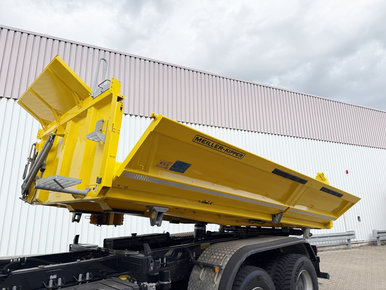 MAN TGS 26.470 6x6 BB TGS 26.470 6x6 BB, Hohe Bauart, Navi, Motorabtrieb, Bordmatik - Tipper: picture 2 MAN TGS 26.470 6x6 BB TGS 26.470 6x6 BB, Hohe Bauart, Navi, Motorabtrieb, Bordmatik - Tipper: picture 2