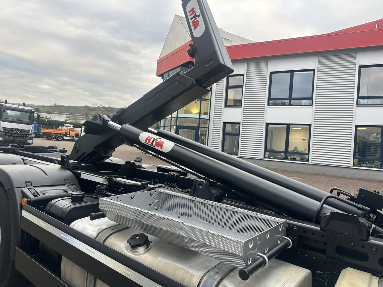 MAN TGS 26.480 6x4 BL TGS 26.480 6x4 BL, Motorabtrieb, Navi, Intarder, Hyva 20.60 S - Hook lift truck: picture 5 MAN TGS 26.480 6x4 BL TGS 26.480 6x4 BL, Motorabtrieb, Navi, Intarder, Hyva 20.60 S - Hook lift truck: picture 5