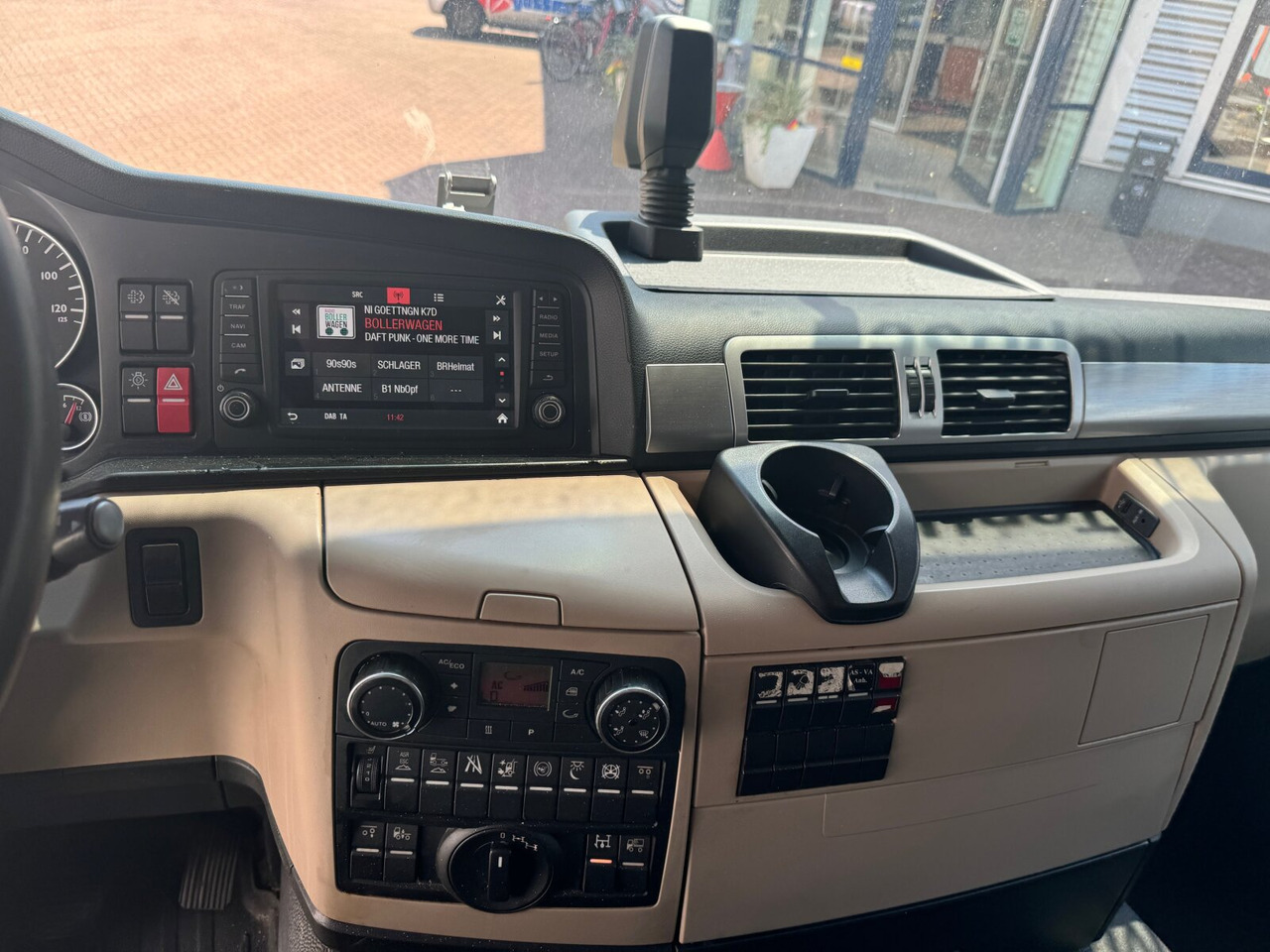 Logging truck, Crane truck MAN TGS 26.500 6X4H-4 BL TGS 26.500 6X4H-4 BL, PriTarder, HydroDrive, Lenk-/Lift, Heckkran Epsilon M130Z83: picture 6 Logging truck, Crane truck MAN TGS 26.500 6X4H-4 BL TGS 26.500 6X4H-4 BL, PriTarder, HydroDrive, Lenk-/Lift, Heckkran Epsilon M130Z83: picture 6