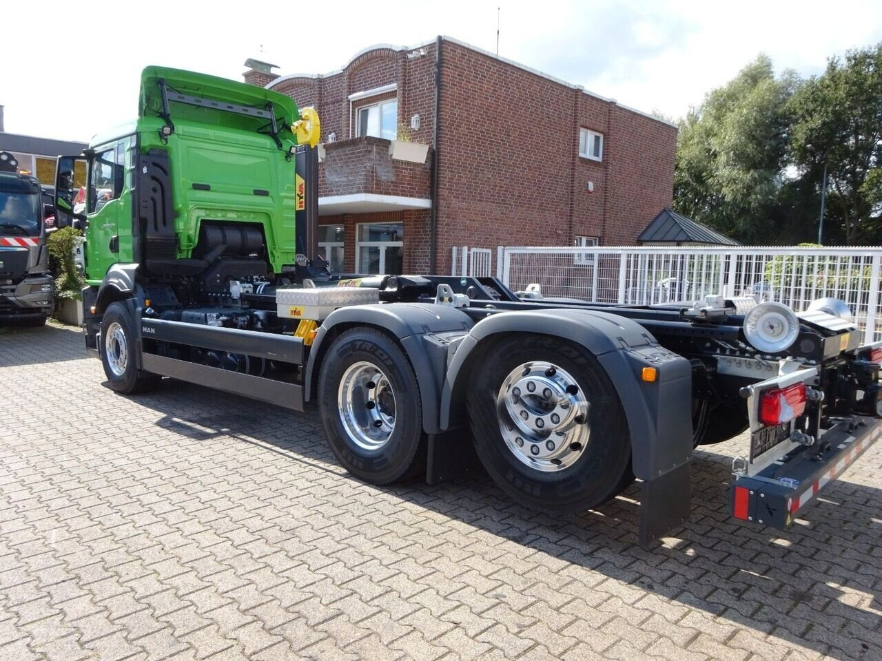 MAN TGS 26.520 6x2-2 BL TGS 26.520 6x2-2 BL, Liftachse - Hook lift truck: picture 3 MAN TGS 26.520 6x2-2 BL TGS 26.520 6x2-2 BL, Liftachse - Hook lift truck: picture 3