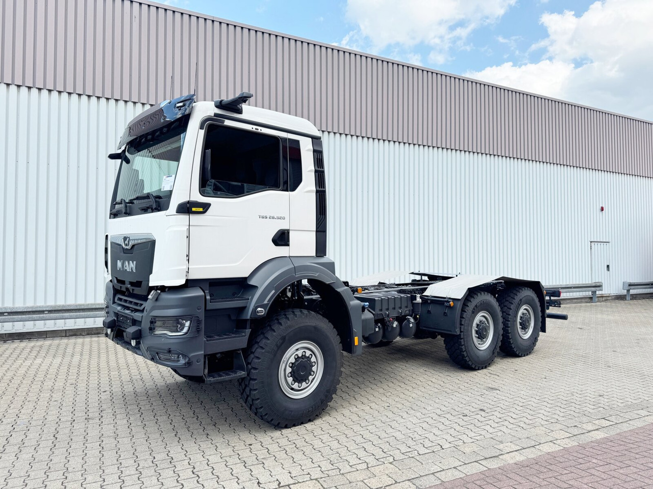MAN TGS 26.520 6x6 BB TGS 26.520 6x6 BB, PriTarder, Navi, Optiview, Einzelbereifung - Cab chassis truck: picture 1 MAN TGS 26.520 6x6 BB TGS 26.520 6x6 BB, PriTarder, Navi, Optiview, Einzelbereifung - Cab chassis truck: picture 1