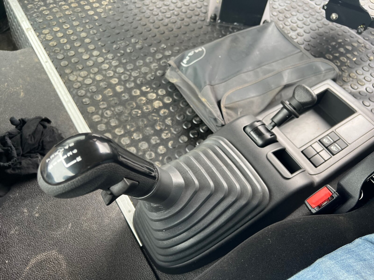 MAN TGS 33.360/440 6x4 BB TGS 33.360/440 6x4 BB, Häckslerkabine, NMV Nebenantrieb - Cab chassis truck: picture 5 MAN TGS 33.360/440 6x4 BB TGS 33.360/440 6x4 BB, Häckslerkabine, NMV Nebenantrieb - Cab chassis truck: picture 5