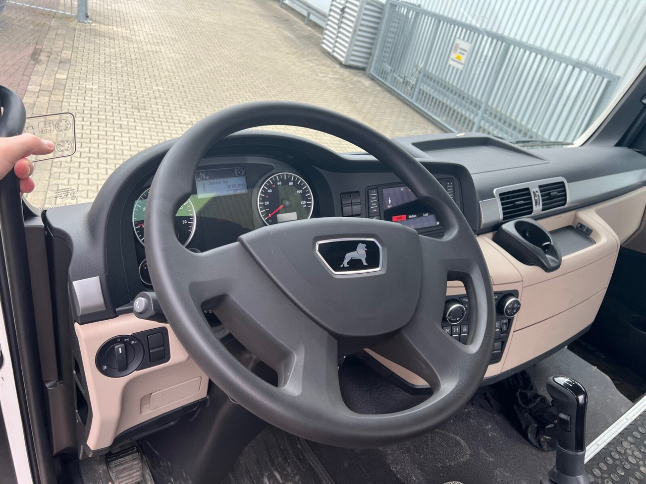 MAN TGS 33.360/440 6x4 BB TGS 33.360/440 6x4 BB, Häckslerkabine, NMV Nebenantrieb - Cab chassis truck: picture 3 MAN TGS 33.360/440 6x4 BB TGS 33.360/440 6x4 BB, Häckslerkabine, NMV Nebenantrieb - Cab chassis truck: picture 3