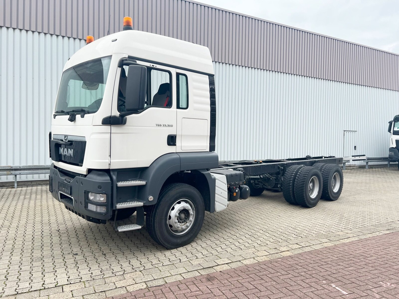 MAN TGS 33.360 6x4 BB TGS 33.360 6x4 BB, Häckslerkabine, NMV Nebenantrieb - Cab chassis truck: picture 1 MAN TGS 33.360 6x4 BB TGS 33.360 6x4 BB, Häckslerkabine, NMV Nebenantrieb - Cab chassis truck: picture 1