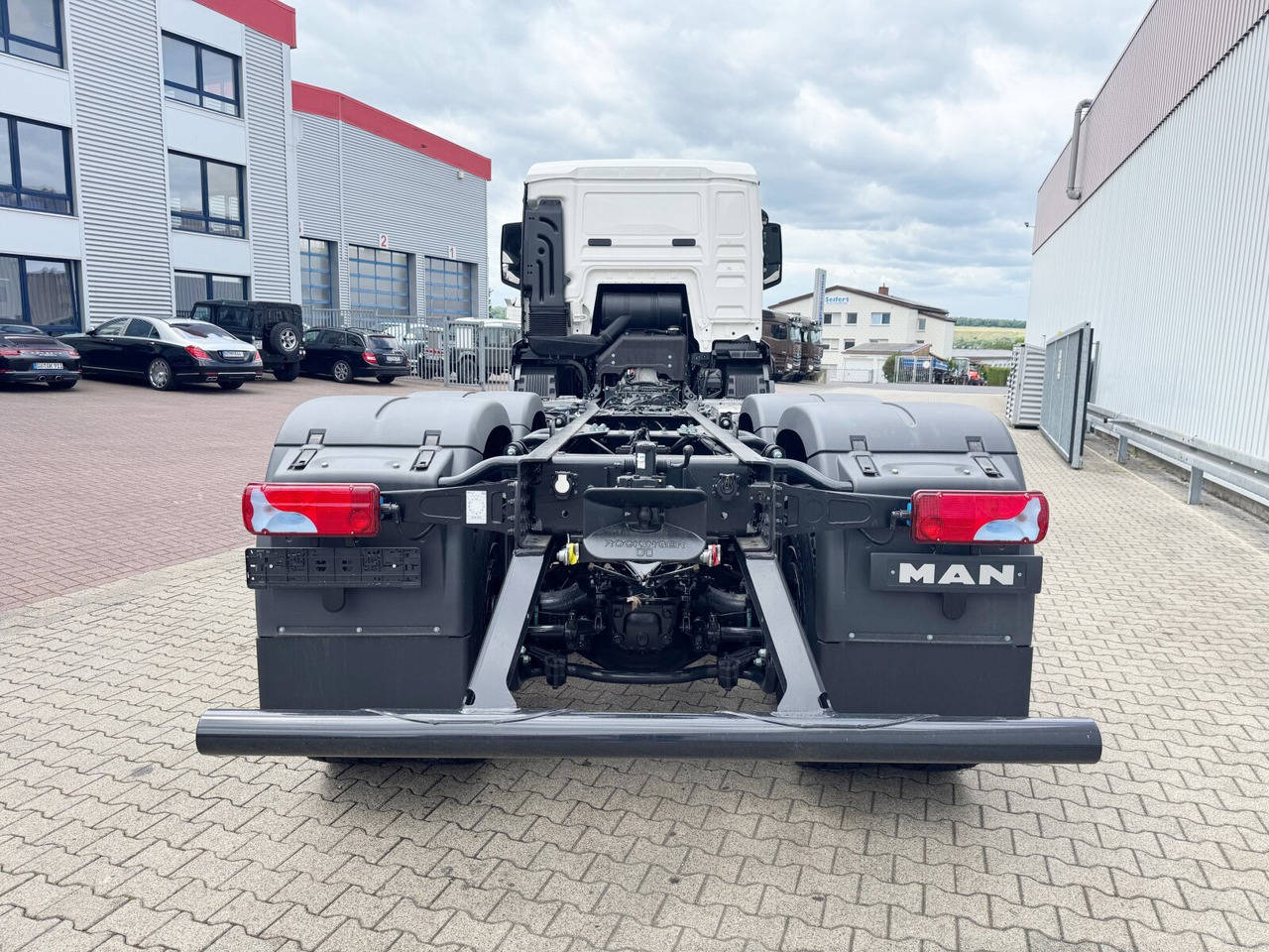 New Hook lift truck MAN TGS 33.480 6x6 BB CH TGS 33.480 6x6 BB CH, Hohe Bauart, Nebenantrieb: picture 12 New Hook lift truck MAN TGS 33.480 6x6 BB CH TGS 33.480 6x6 BB CH, Hohe Bauart, Nebenantrieb: picture 12