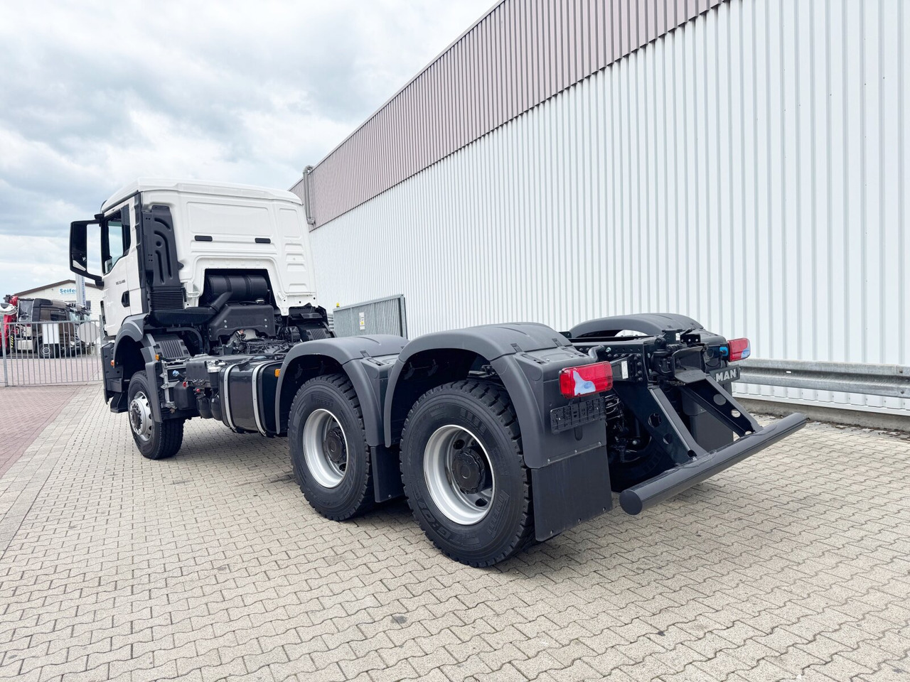 New Hook lift truck MAN TGS 33.480 6x6 BB CH TGS 33.480 6x6 BB CH, Hohe Bauart, Nebenantrieb: picture 13 New Hook lift truck MAN TGS 33.480 6x6 BB CH TGS 33.480 6x6 BB CH, Hohe Bauart, Nebenantrieb: picture 13