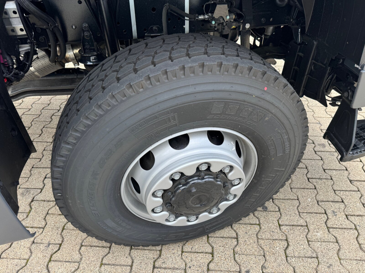 New Hook lift truck MAN TGS 33.480 6x6 BB CH TGS 33.480 6x6 BB CH, Hohe Bauart, Nebenantrieb: picture 7 New Hook lift truck MAN TGS 33.480 6x6 BB CH TGS 33.480 6x6 BB CH, Hohe Bauart, Nebenantrieb: picture 7