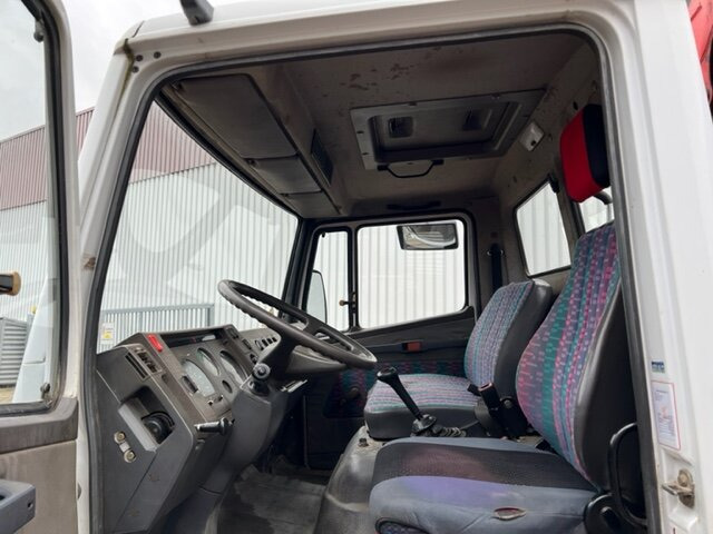 Interior photo 3: Tipper Mercedes-Benz 811 K 4x2 811 K 4x2