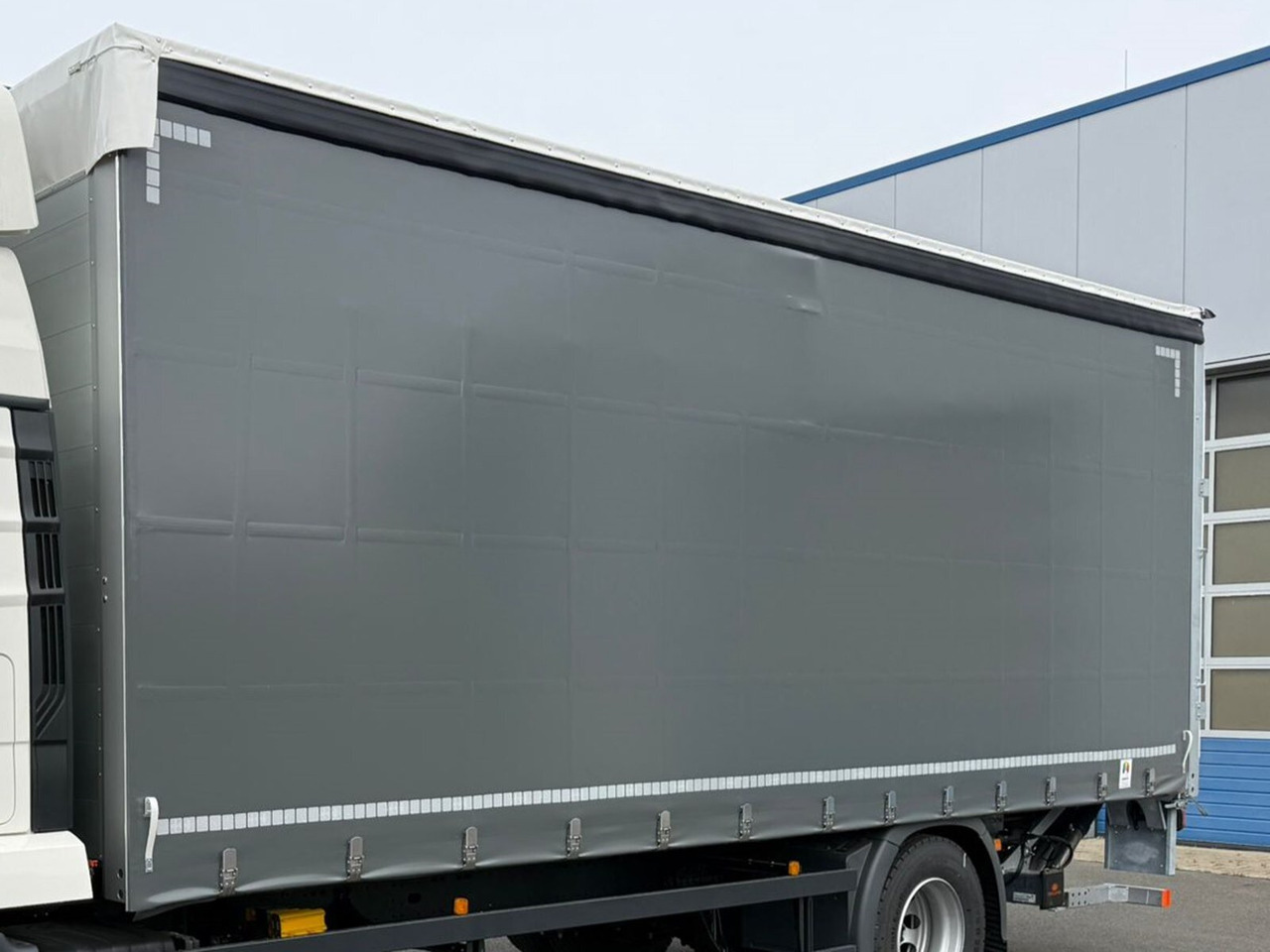 Mercedes-Benz Actros 1827/30 L 4x2 Actros 1827/30 L 4x2, Gardine, LBW - Dropside/ Flatbed truck: picture 4 Mercedes-Benz Actros 1827/30 L 4x2 Actros 1827/30 L 4x2, Gardine, LBW - Dropside/ Flatbed truck: picture 4