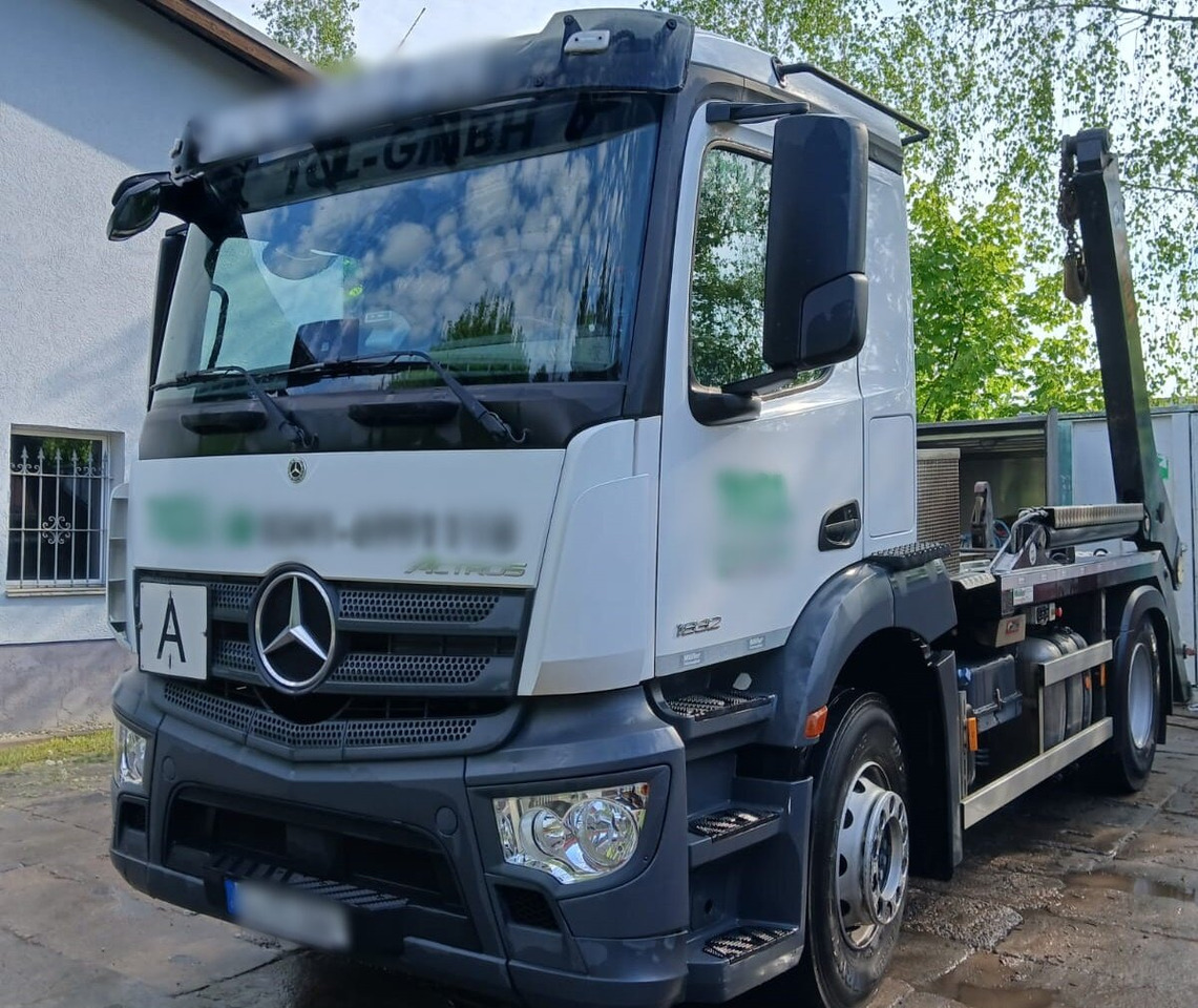 Mercedes-Benz Actros 1832 L 4x2 Actros 1832 L 4x2, Navi, MultimediaCockpit, Funk - Skip loader truck: picture 1 Mercedes-Benz Actros 1832 L 4x2 Actros 1832 L 4x2, Navi, MultimediaCockpit, Funk - Skip loader truck: picture 1