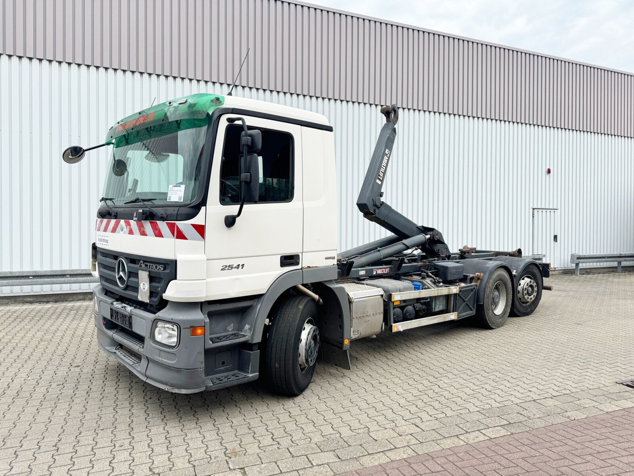 Mercedes-Benz Actros 2541 L 6x2 Actros 2541 L 6x2, Retader, Lenkachse - Hook lift truck: picture 1 Mercedes-Benz Actros 2541 L 6x2 Actros 2541 L 6x2, Retader, Lenkachse - Hook lift truck: picture 1