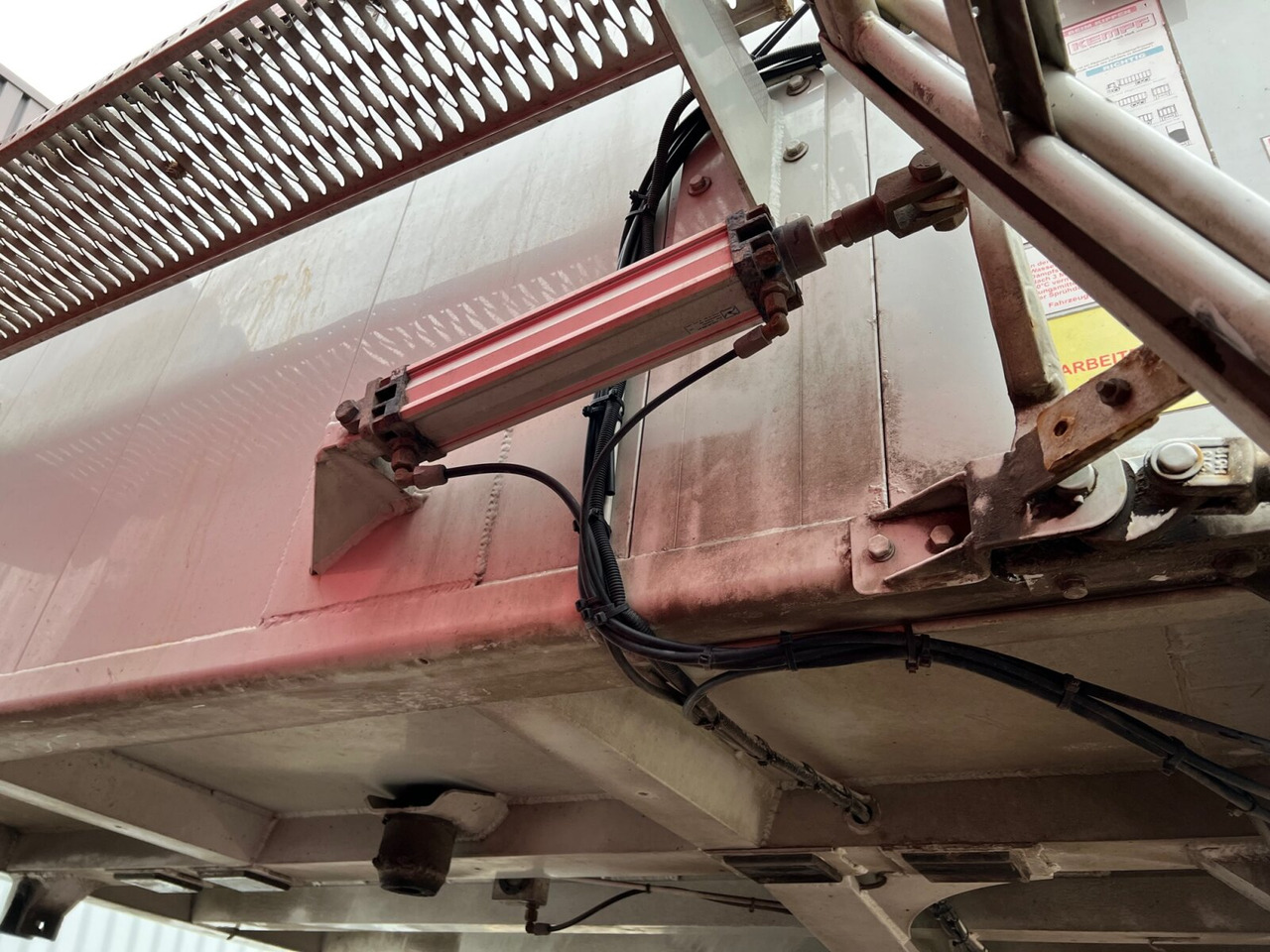 Tipper Mercedes-Benz Actros 2548 L 6x2 Actros 2548 L 6x2, Retarder, Liftachse, StreamSpace, 2-Seiten-Getreidekipper: picture 15