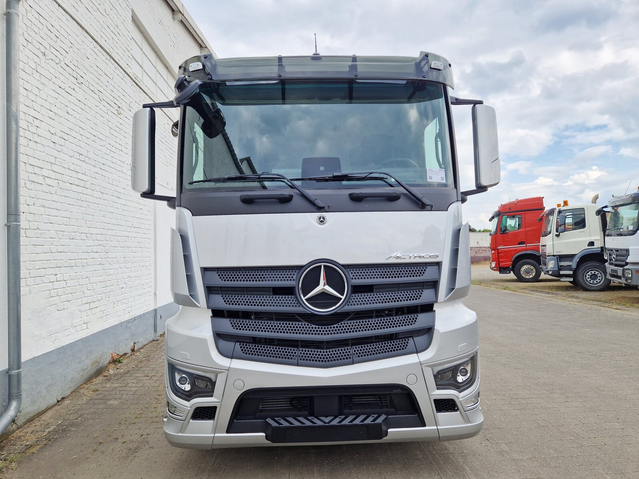 Mercedes-Benz Actros 2553 LL 6x2 Actros 2553 LL 6x2/46, Retarder, Liftachse, MultimediaCockpit, LED, Navi - Hook lift truck: picture 3 Mercedes-Benz Actros 2553 LL 6x2 Actros 2553 LL 6x2/46, Retarder, Liftachse, MultimediaCockpit, LED, Navi - Hook lift truck: picture 3