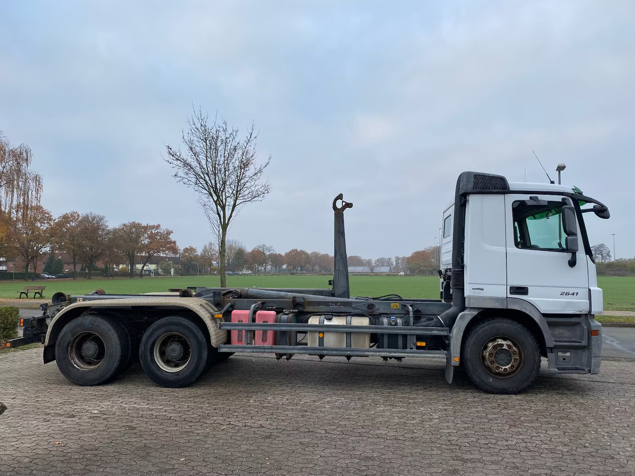Mercedes-Benz Actros 2641 6x4 Actros 2641 6x4 - Hook lift truck: picture 3 Mercedes-Benz Actros 2641 6x4 Actros 2641 6x4 - Hook lift truck: picture 3