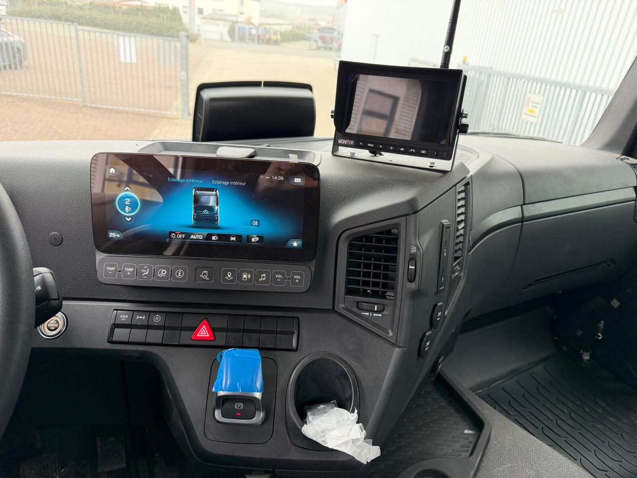 Mercedes-Benz Arocs 1840 K 4x2 Arocs 1840 K 4x2, MultimediaCockpit, 2x Nebenantrieb, NMV & Motorabtrieb - Hook lift truck: picture 5 Mercedes-Benz Arocs 1840 K 4x2 Arocs 1840 K 4x2, MultimediaCockpit, 2x Nebenantrieb, NMV & Motorabtrieb - Hook lift truck: picture 5