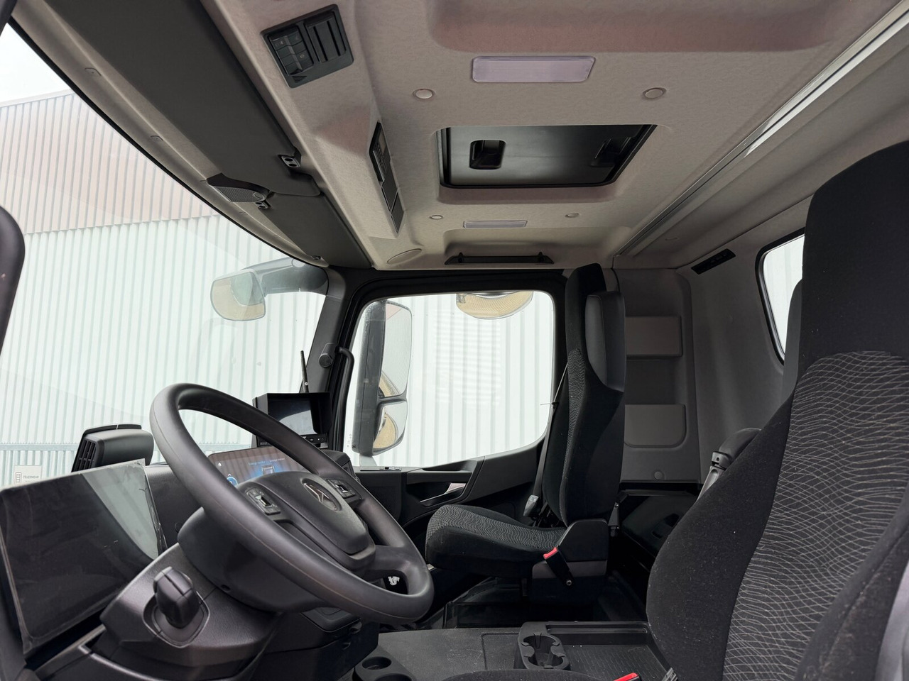 Mercedes-Benz Arocs 1840 K 4x2 Arocs 1840 K 4x2, MultimediaCockpit, 2x Nebenantrieb, NMV & Motorabtrieb - Hook lift truck: picture 3 Mercedes-Benz Arocs 1840 K 4x2 Arocs 1840 K 4x2, MultimediaCockpit, 2x Nebenantrieb, NMV & Motorabtrieb - Hook lift truck: picture 3