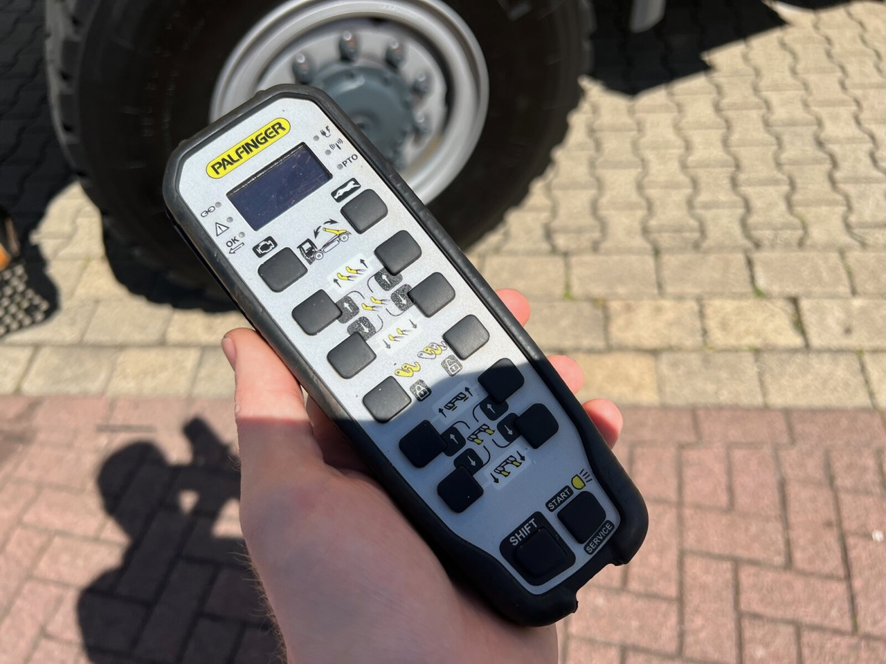 Skip loader truck Mercedes-Benz Arocs 2045 AK 4x4 Arocs 2045 AK 4x4, GROUNDER, Funk: picture 6