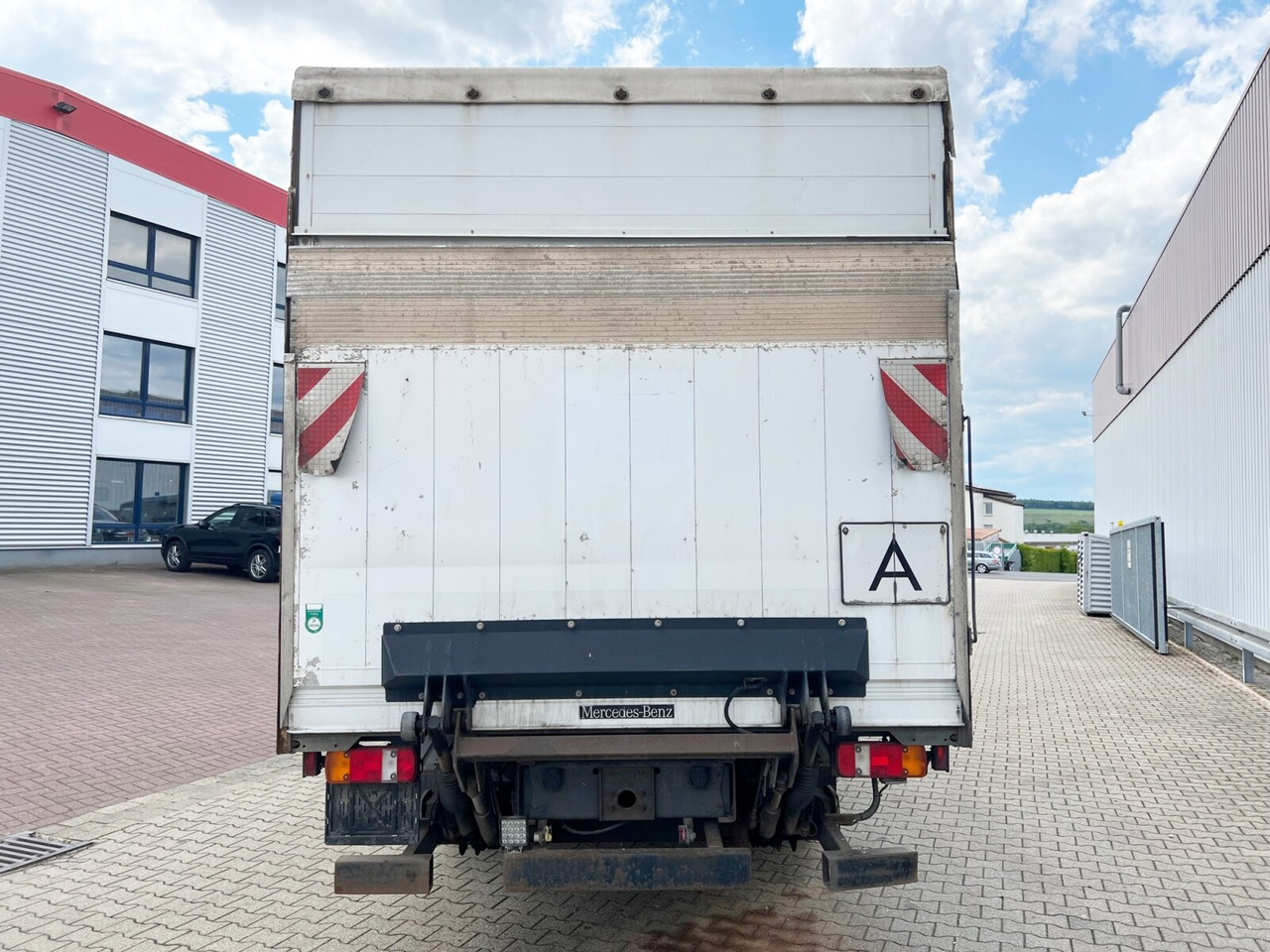 Curtain side truck Mercedes-Benz Atego 818 L 4x2 Atego 818 L 4x2 mit LBW BÄR: picture 9 Curtain side truck Mercedes-Benz Atego 818 L 4x2 Atego 818 L 4x2 mit LBW BÄR: picture 9