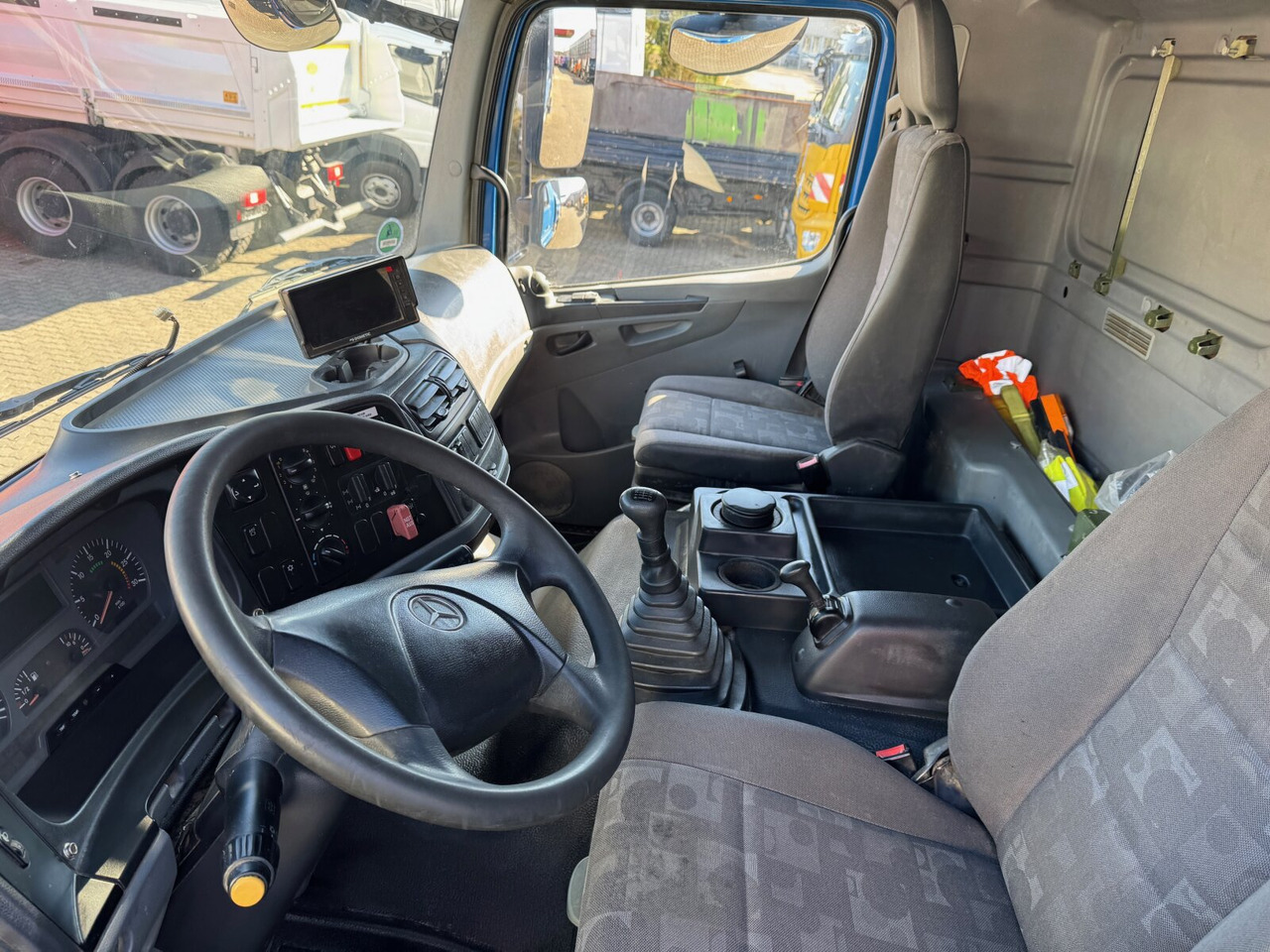 Mercedes-Benz Axor 1829 A 4x4 Axor 1829 A 4x4, Willig Tank ca. 8500l, 2 Kammern - Tanker truck: picture 5 Mercedes-Benz Axor 1829 A 4x4 Axor 1829 A 4x4, Willig Tank ca. 8500l, 2 Kammern - Tanker truck: picture 5
