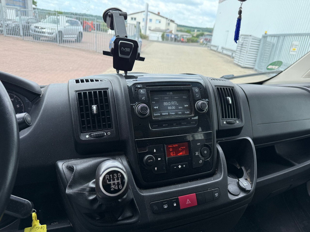 Peugeot Boxer 4x2 Doka Boxer 4x2 Doka - Open body delivery van, Combi van: picture 3 Peugeot Boxer 4x2 Doka Boxer 4x2 Doka - Open body delivery van, Combi van: picture 3