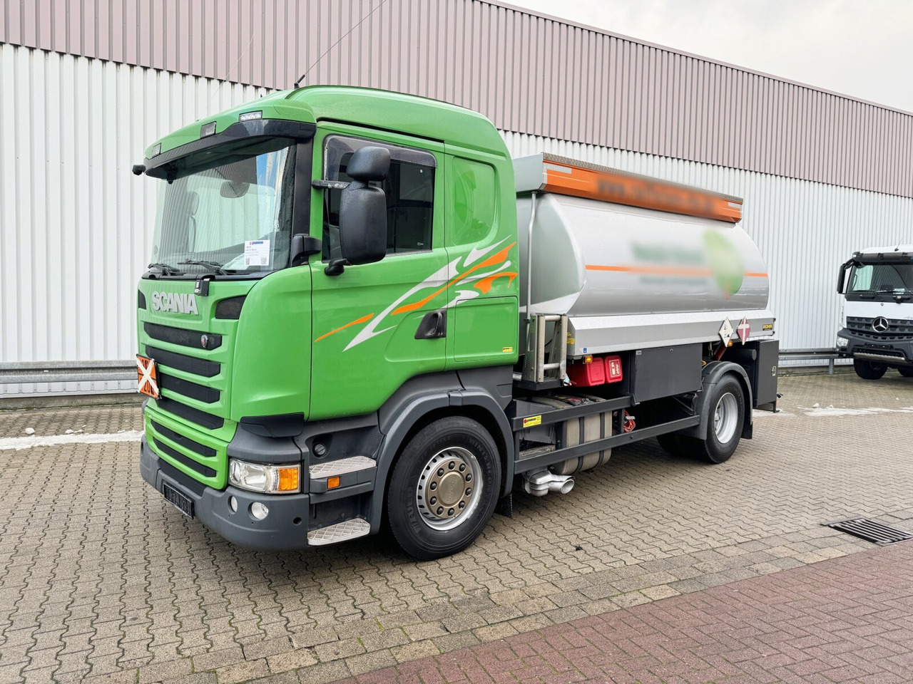 R450 4x2 R450 4x2, Retarder, ADR, Rohr Tank, ca. 14400l - Tanker truck: picture 1 R450 4x2 R450 4x2, Retarder, ADR, Rohr Tank, ca. 14400l - Tanker truck: picture 1