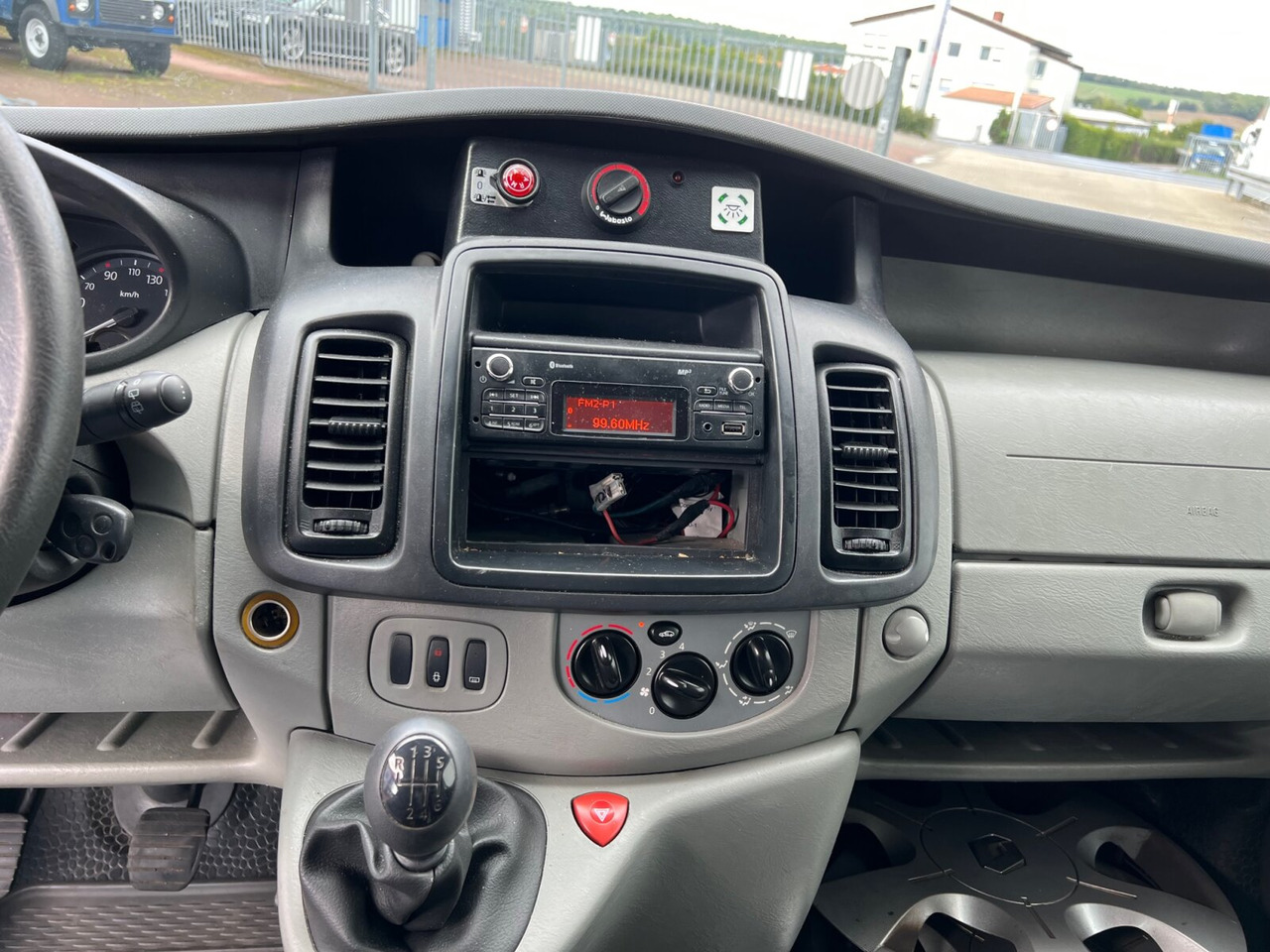 Renault Trafik 2.0 dCi115 4x2 Trafik 2.0 dCi115 4x2, Krankentransporter leasing Renault Trafik 2.0 dCi115 4x2 Trafik 2.0 dCi115 4x2, Krankentransporter: picture 7 Renault Trafik 2.0 dCi115 4x2 Trafik 2.0 dCi115 4x2, Krankentransporter leasing Renault Trafik 2.0 dCi115 4x2 Trafik 2.0 dCi115 4x2, Krankentransporter: picture 7