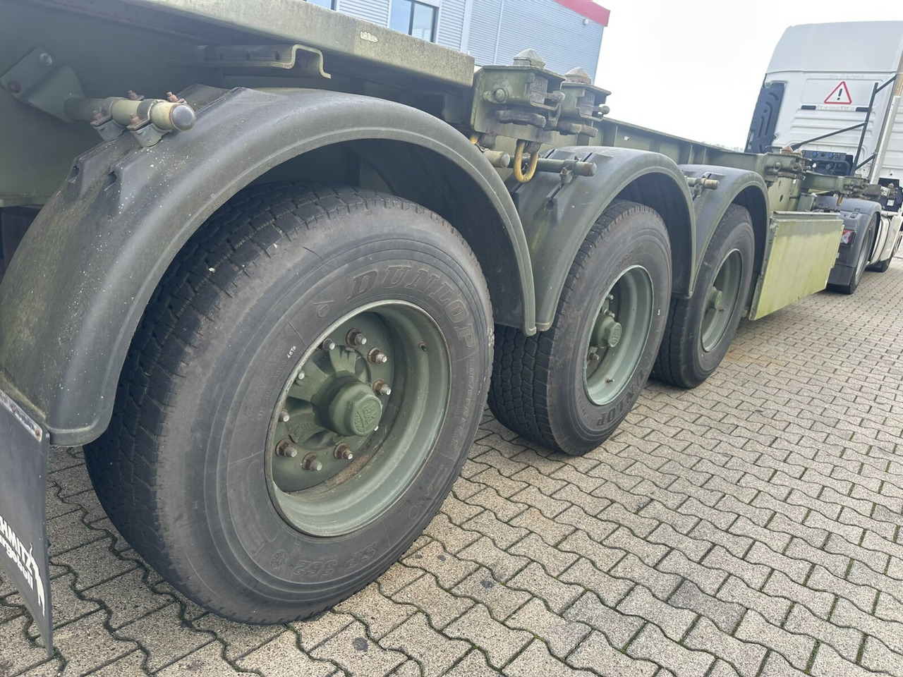 Schmitz Cargobull SCF 24 Containerchassis SCF 24 Containerchassis, Nachlauflenkachse, 2x20/20/30/40ft, Ex-! - Semi-trailer: picture 3 Schmitz Cargobull SCF 24 Containerchassis SCF 24 Containerchassis, Nachlauflenkachse, 2x20/20/30/40ft, Ex-! - Semi-trailer: picture 3