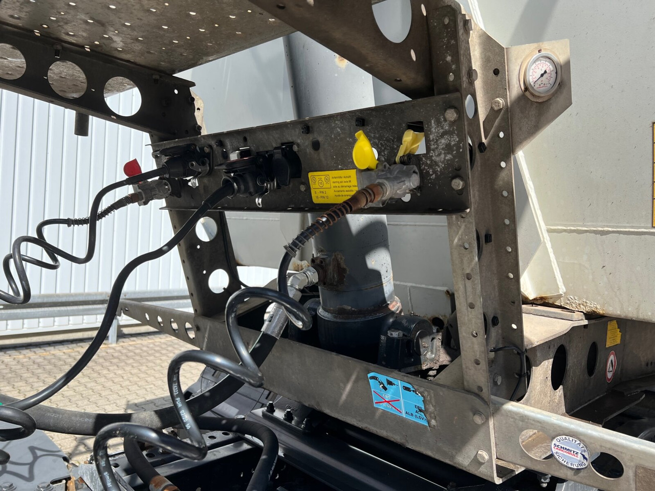 Schmitz Cargobull SKI 24 SL 7.2 SKI 24 SL 7.2, Stahlmulde ca. 27m³, Liftachse - Semi-trailer: picture 2 Schmitz Cargobull SKI 24 SL 7.2 SKI 24 SL 7.2, Stahlmulde ca. 27m³, Liftachse - Semi-trailer: picture 2