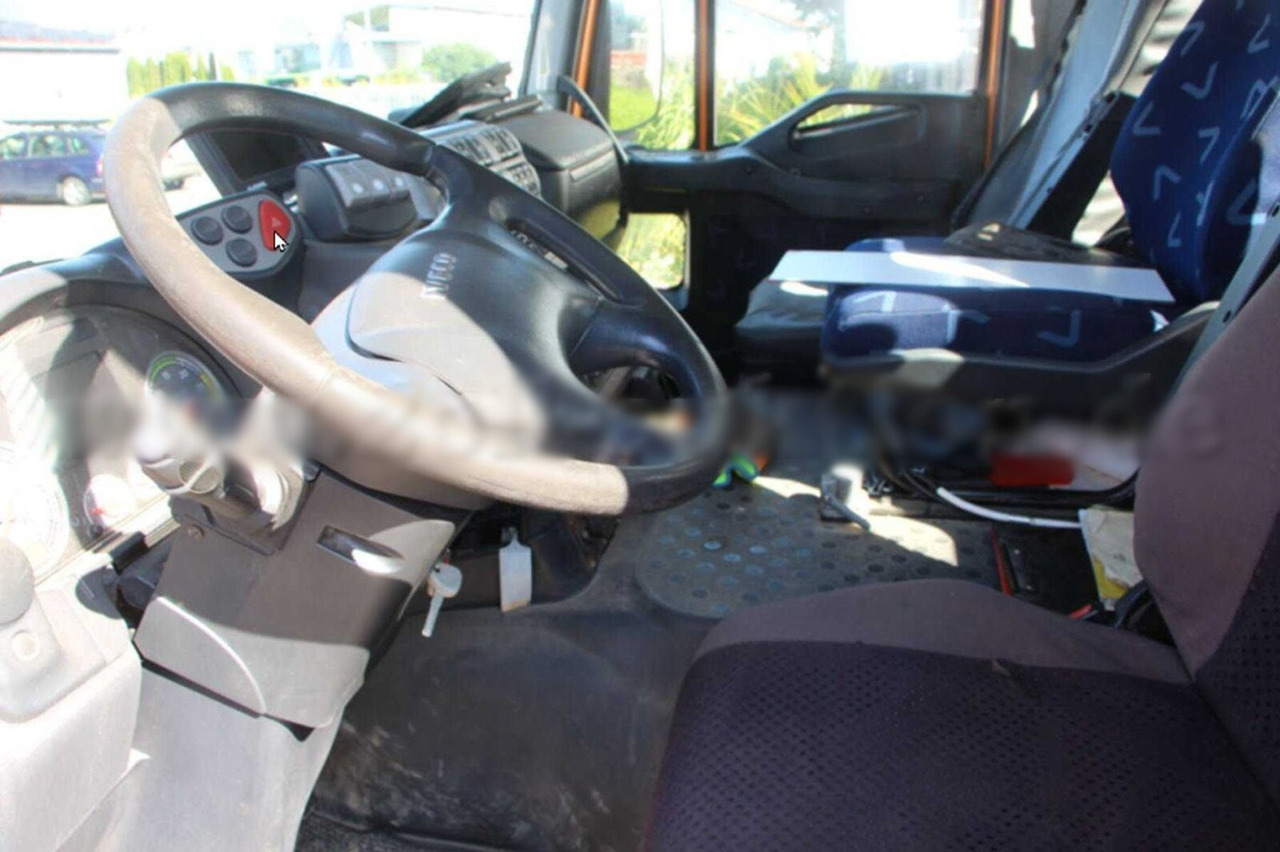 Stralis AD260S33Y/PS 6x2 Stralis AD260S33Y/PS 6x2, Lenk-/Liftachse, Winterdienstausstattung - Hook lift truck: picture 2 Stralis AD260S33Y/PS 6x2 Stralis AD260S33Y/PS 6x2, Lenk-/Liftachse, Winterdienstausstattung - Hook lift truck: picture 2