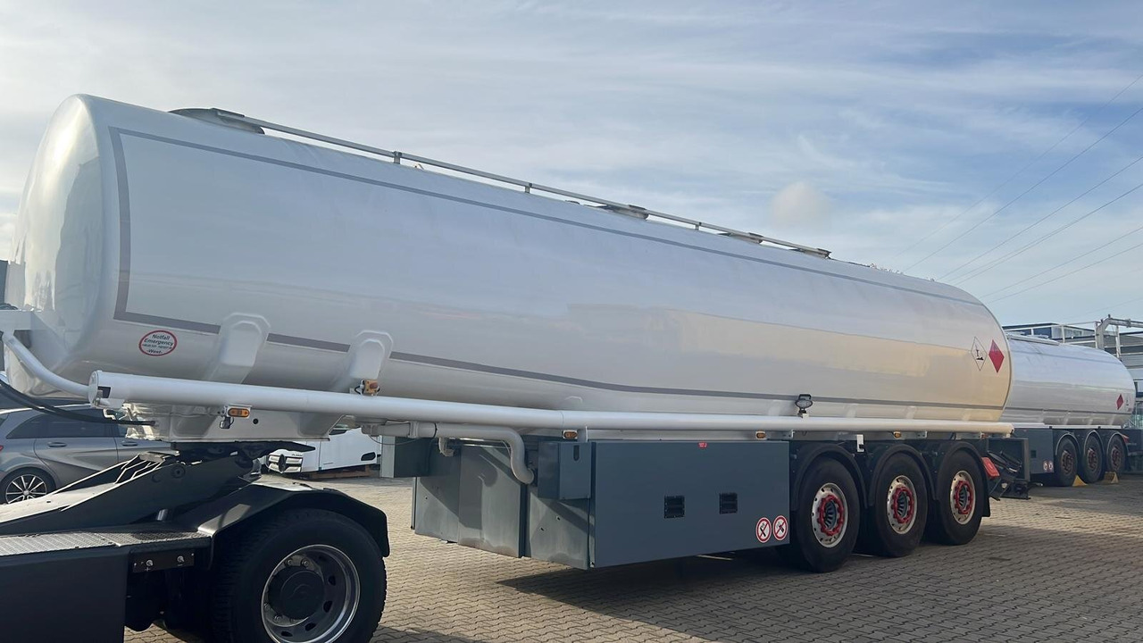 TAL-A-ZE 44,0 TAL-A-ZE 44,0, 43.500l, 4 Kammern, Untenbefüllung - Tanker semi-trailer: picture 1 TAL-A-ZE 44,0 TAL-A-ZE 44,0, 43.500l, 4 Kammern, Untenbefüllung - Tanker semi-trailer: picture 1