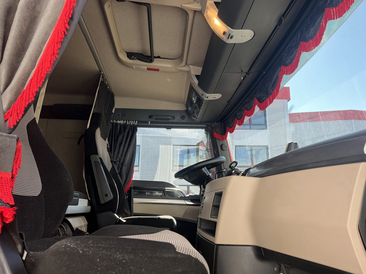 MAN TGX 18.500 4X4H BLS TGX 18.500 4X4H BLS, PriTarder, HydroDrive, Kipphydraulik - Tractor truck: picture 3 MAN TGX 18.500 4X4H BLS TGX 18.500 4X4H BLS, PriTarder, HydroDrive, Kipphydraulik - Tractor truck: picture 3