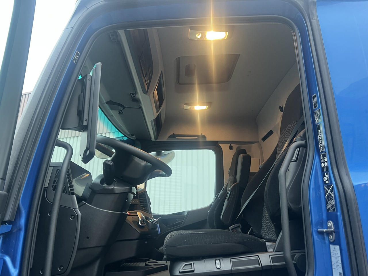 Mercedes-Benz Actros 1843 LS 4x4 HAD Actros 1843 LS 4x4 HAD, HydroDrive, MirrorCam, MultimediaCockpit - Tractor truck: picture 5 Mercedes-Benz Actros 1843 LS 4x4 HAD Actros 1843 LS 4x4 HAD, HydroDrive, MirrorCam, MultimediaCockpit - Tractor truck: picture 5