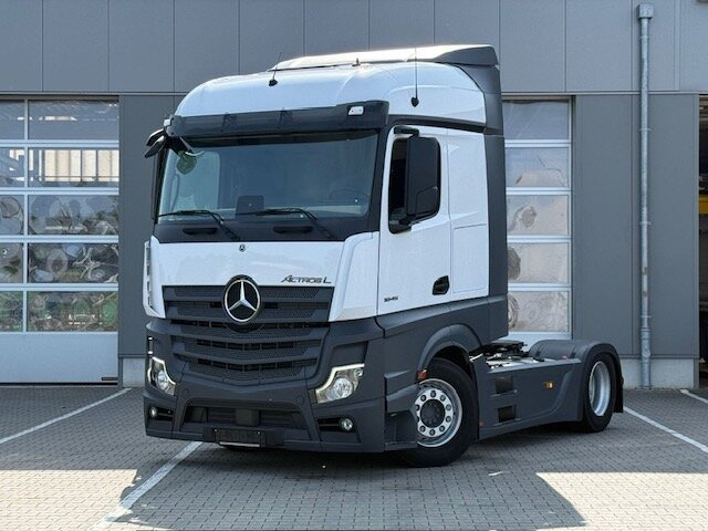 Mercedes-Benz Actros 1845 LSnRL 4x2 Actros 1845 LSnRL 4x2, Retarder, Volumer, MultimediaCockpit, Navi - Tractor truck: picture 1 Mercedes-Benz Actros 1845 LSnRL 4x2 Actros 1845 LSnRL 4x2, Retarder, Volumer, MultimediaCockpit, Navi - Tractor truck: picture 1