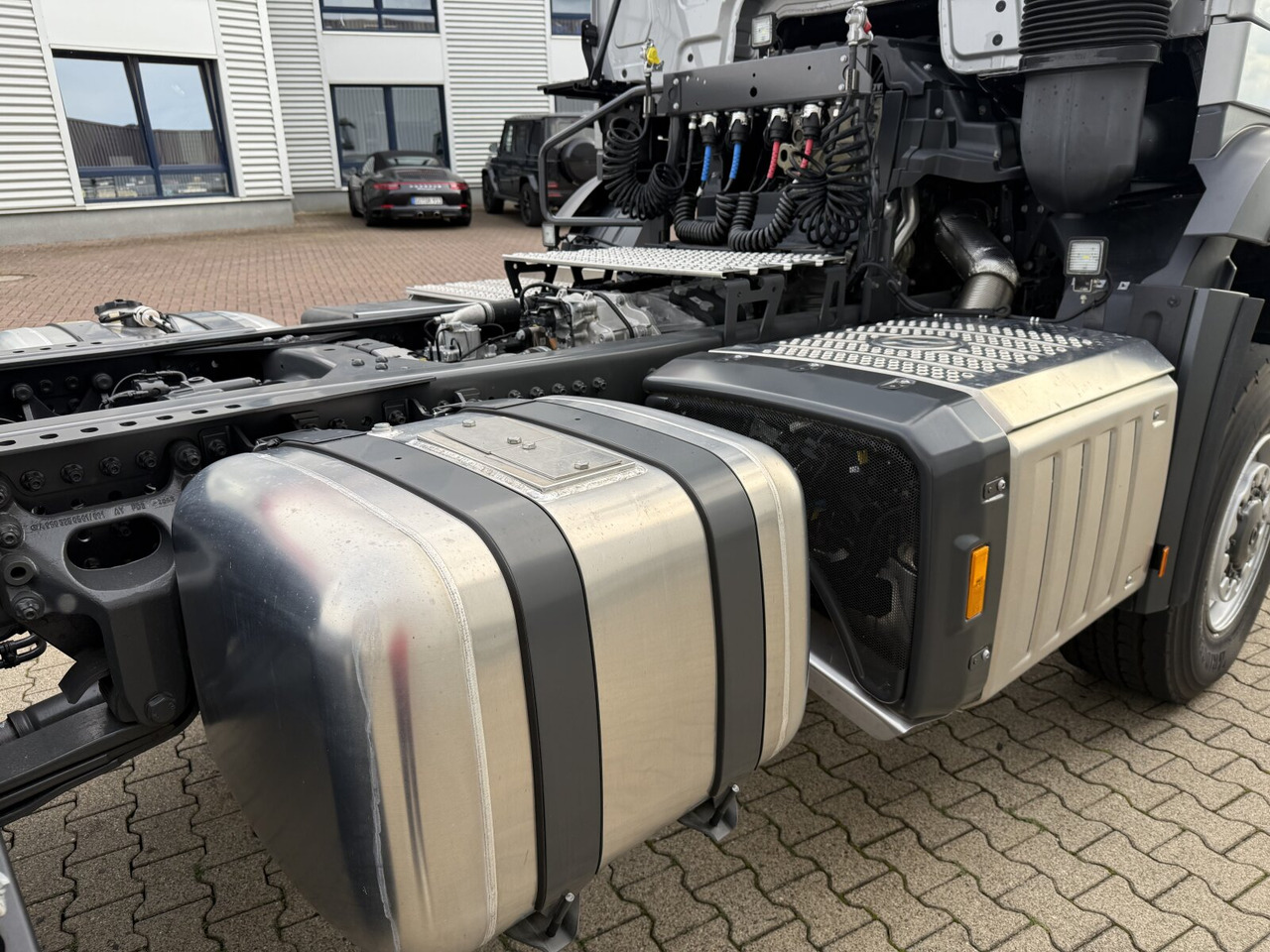 Mercedes-Benz Arocs 1853 AS 4x4 Arocs 1853 AS 4x4, Retarder, MultimediaCockpit, Navi - Tractor truck: picture 3 Mercedes-Benz Arocs 1853 AS 4x4 Arocs 1853 AS 4x4, Retarder, MultimediaCockpit, Navi - Tractor truck: picture 3