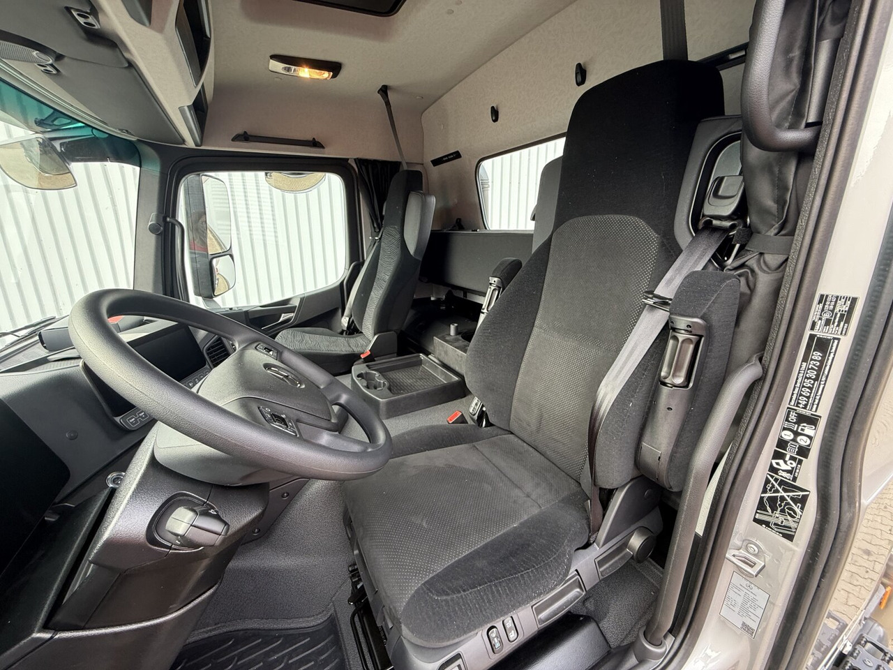 Mercedes-Benz Arocs 1853 AS 4x4 Arocs 1853 AS 4x4, Retarder, MultimediaCockpit, Navi - Tractor truck: picture 5 Mercedes-Benz Arocs 1853 AS 4x4 Arocs 1853 AS 4x4, Retarder, MultimediaCockpit, Navi - Tractor truck: picture 5