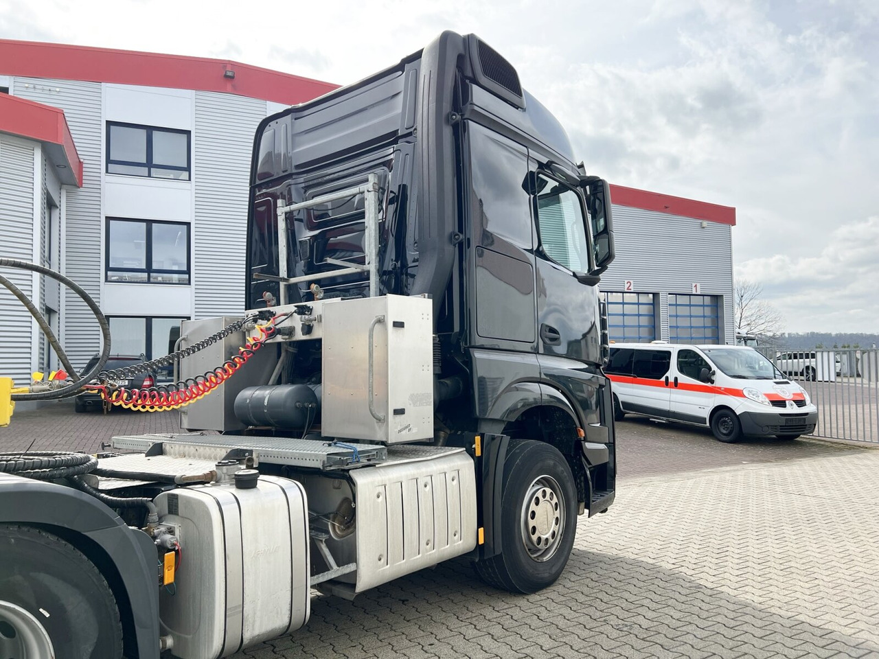 Mercedes-Benz Arocs 3358 LS 6x4 Arocs 3358 LS 6x4, StreamSpace, Turbo-Retarder-Kupplung, Kipphydraulik - Tractor truck: picture 5 Mercedes-Benz Arocs 3358 LS 6x4 Arocs 3358 LS 6x4, StreamSpace, Turbo-Retarder-Kupplung, Kipphydraulik - Tractor truck: picture 5