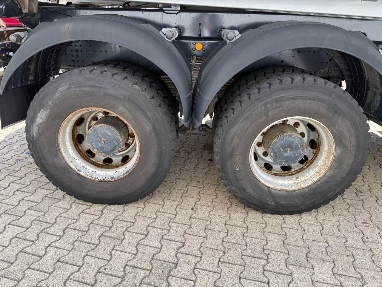 Trakker AD410T45W 8x8 Trakker AD410T45W 8x8 - Tipper: picture 3 Trakker AD410T45W 8x8 Trakker AD410T45W 8x8 - Tipper: picture 3