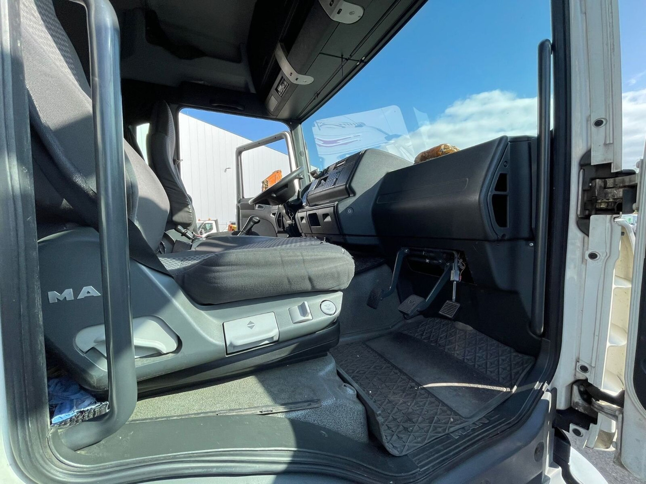 MAN TGM 18.330 4X2 LL TGM 18.330 4X2 LL, Fahrschulausstattung - Truck: picture 5 MAN TGM 18.330 4X2 LL TGM 18.330 4X2 LL, Fahrschulausstattung - Truck: picture 5