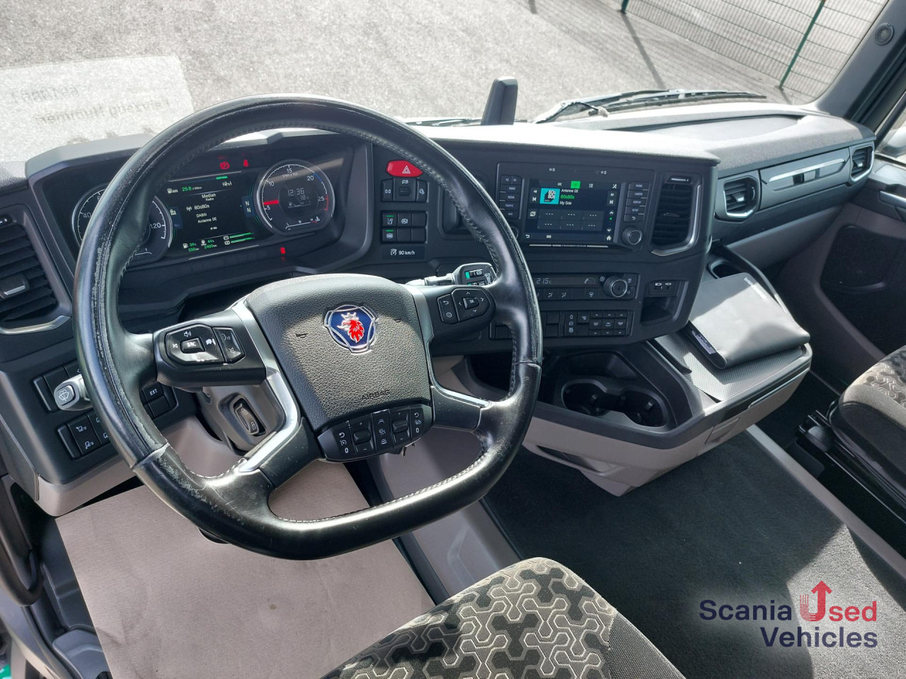 SCANIA R 450 A4x2EB - Tractor truck: picture 2 SCANIA R 450 A4x2EB - Tractor truck: picture 2