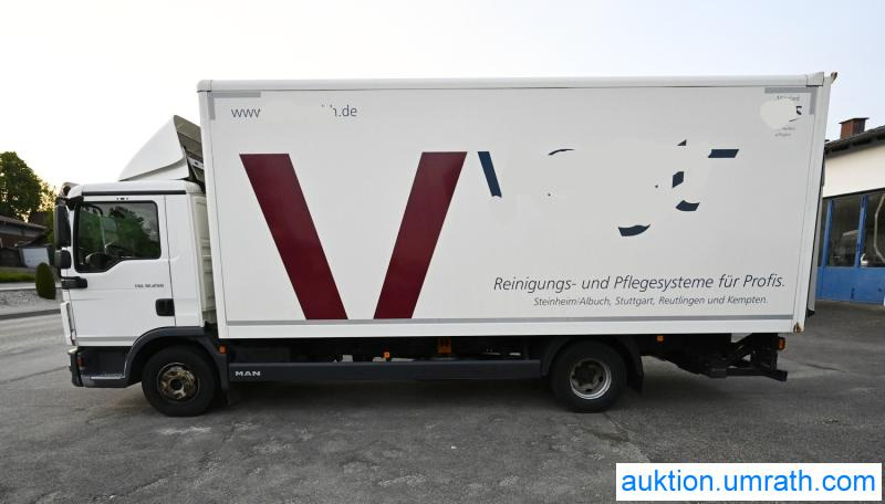 MAN MAN TGL 12.250 4x2 L/BL Koffer Ladebordwand Klimaautomatik NAVI Luftfederung Automatikgetriebe EURO 6 - Box truck: picture 1 MAN MAN TGL 12.250 4x2 L/BL Koffer Ladebordwand Klimaautomatik NAVI Luftfederung Automatikgetriebe EURO 6 - Box truck: picture 1
