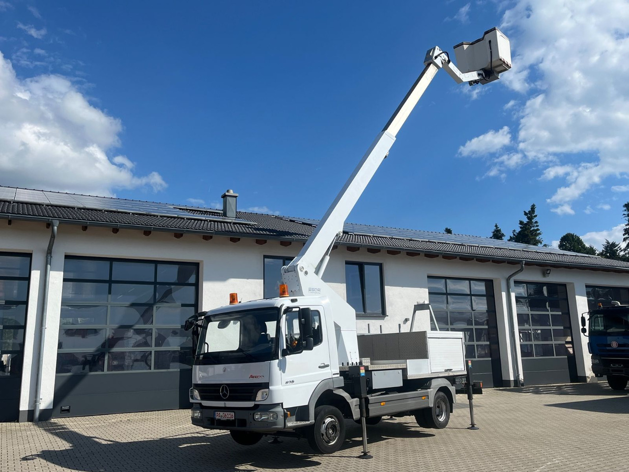 Mercedes-Benz Atego 816 ESDA TG 1800 Steiger 1000V isoliert - Truck with aerial platform: picture 1 Mercedes-Benz Atego 816 ESDA TG 1800 Steiger 1000V isoliert - Truck with aerial platform: picture 1