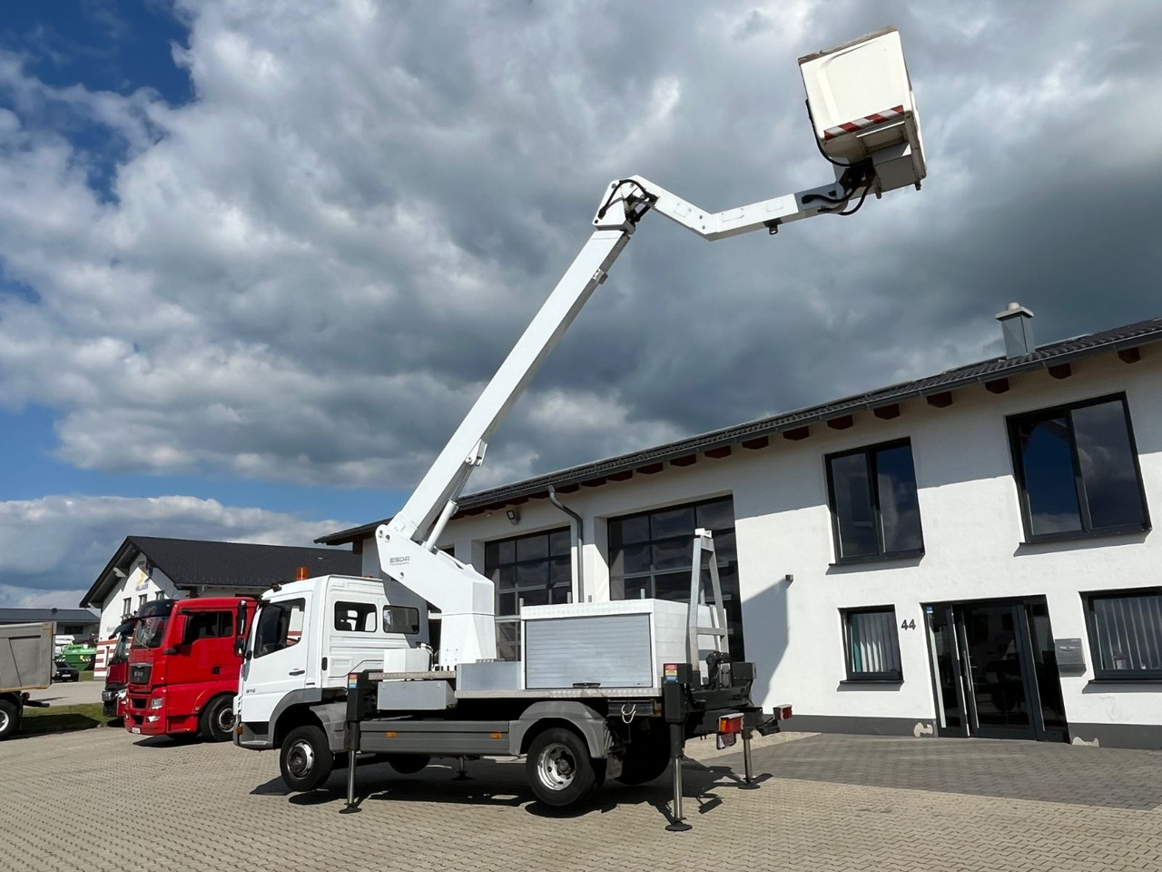 Mercedes-Benz Atego 816 ESDA TG 1800 Steiger 1000V isoliert - Truck with aerial platform: picture 2 Mercedes-Benz Atego 816 ESDA TG 1800 Steiger 1000V isoliert - Truck with aerial platform: picture 2