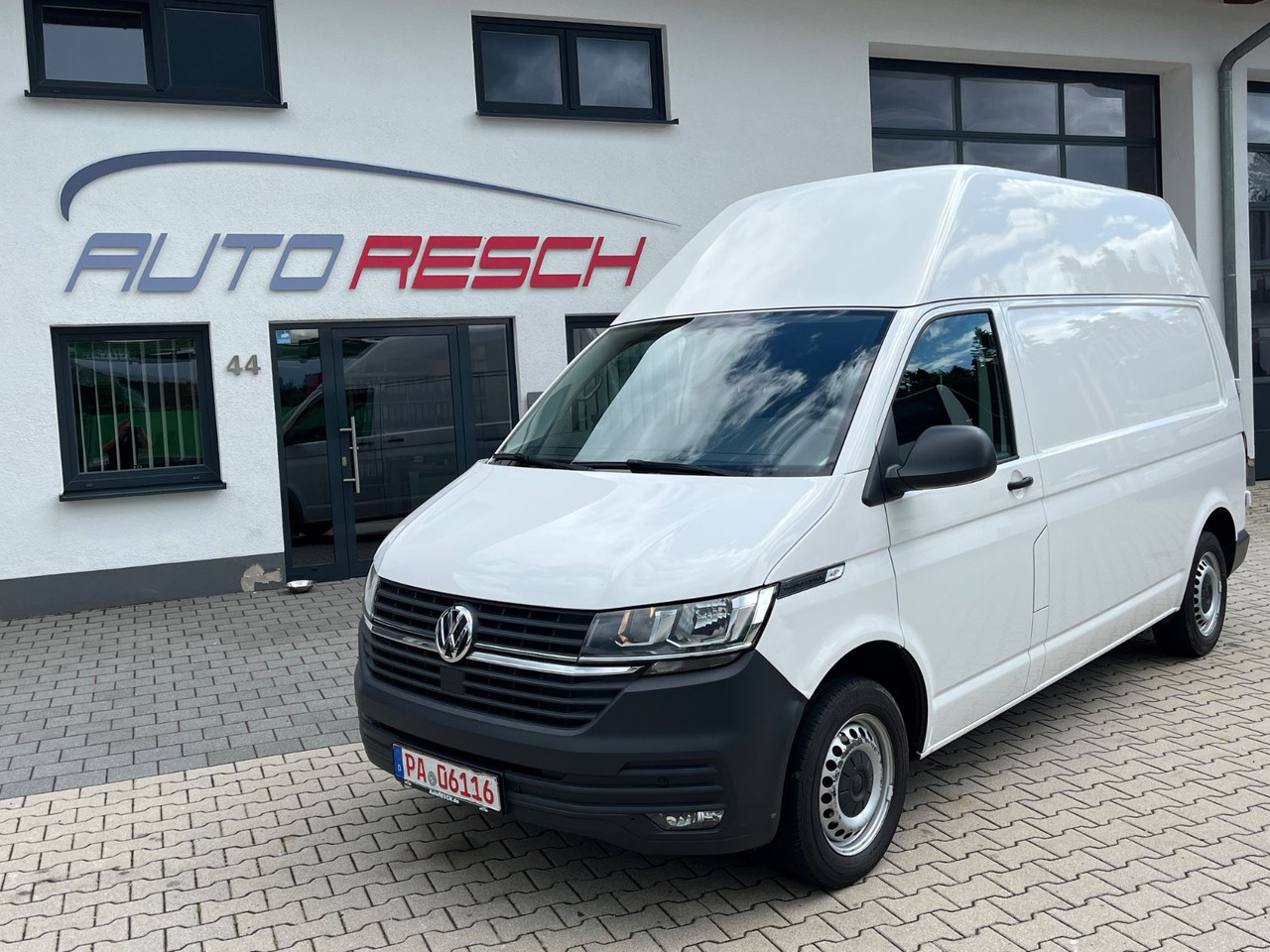 Volkswagen T6.1 Kastenwagen hoch - lang Klima PDC - Small van: picture 1 Volkswagen T6.1 Kastenwagen hoch - lang Klima PDC - Small van: picture 1