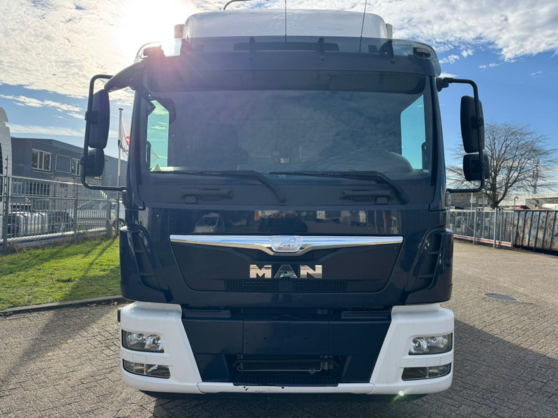 MAN TGM 12.220 / Carrier / Euro 6 / Tail Lift / TUV: 9-2026 / Belgium Truck - Refrigerator truck: picture 5 MAN TGM 12.220 / Carrier / Euro 6 / Tail Lift / TUV: 9-2026 / Belgium Truck - Refrigerator truck: picture 5