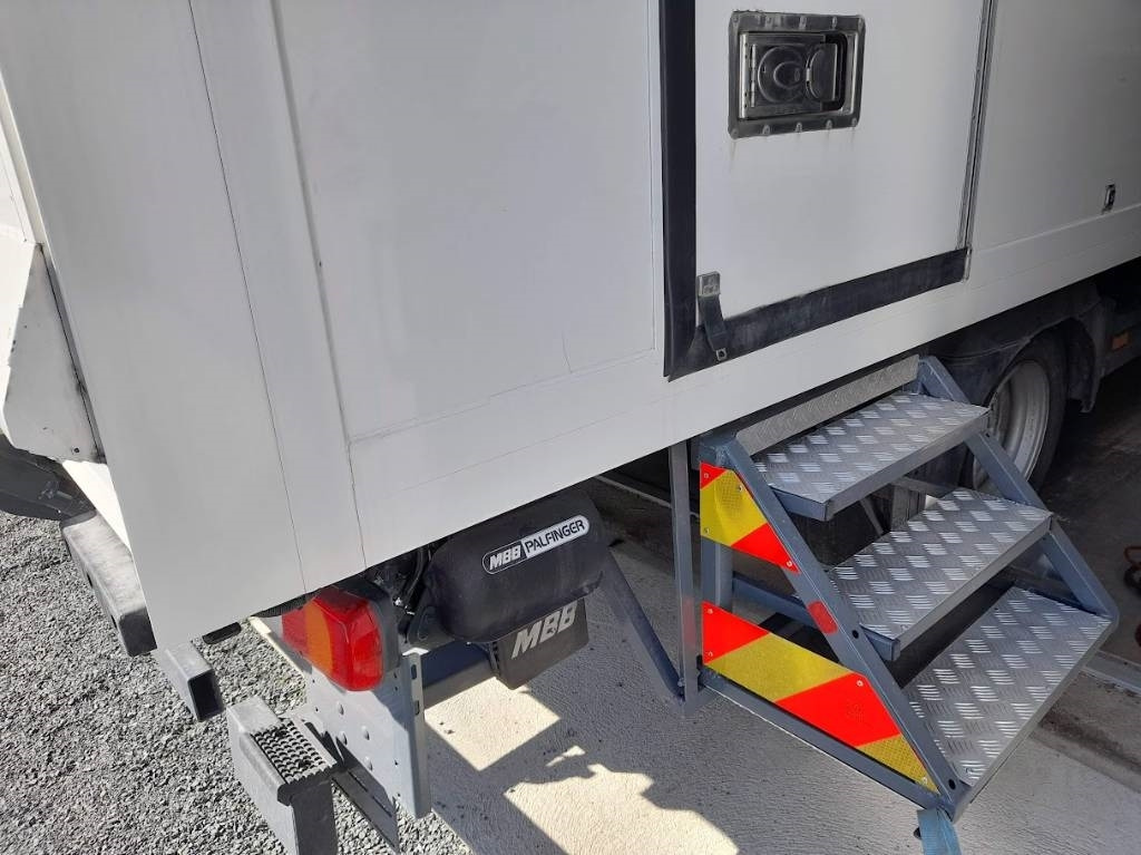Refrigerator truck Mercedes-Benz Atego 821: picture 9
