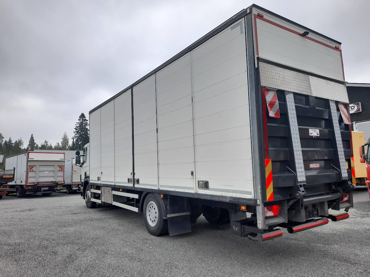 Scania P 230 DB - Box truck: picture 2 Scania P 230 DB - Box truck: picture 2